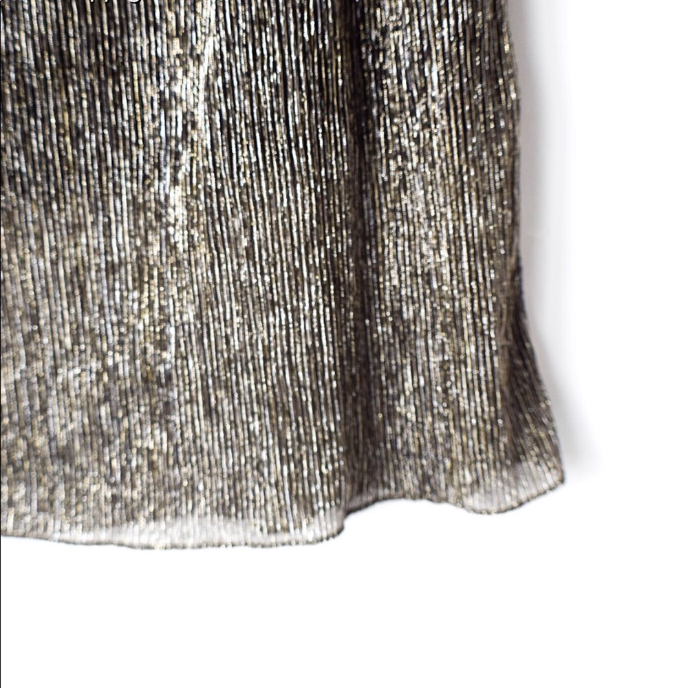**SOLD** Dex Metallic Pleated Skirt. - Picture 4 of 4